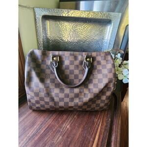 Louis Vuitton
Speedy 30
 Damier Ebene Coated Canvas